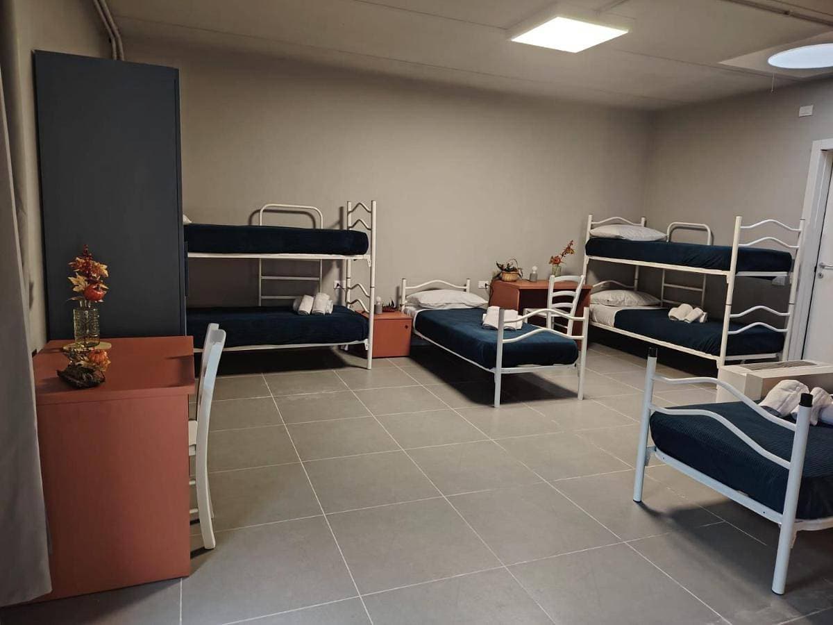 Foto 5 von 5: Quadruple Room with Private Bathroom
