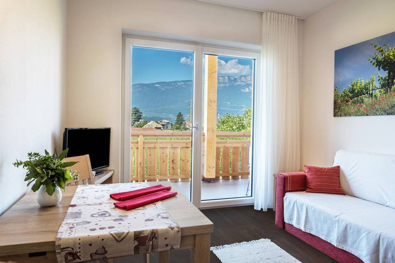 Foto 5 von 26: Ferienwohnung "Urbanhof - Moritzing" mit Bergblick, WLAN & 2 Balkonen