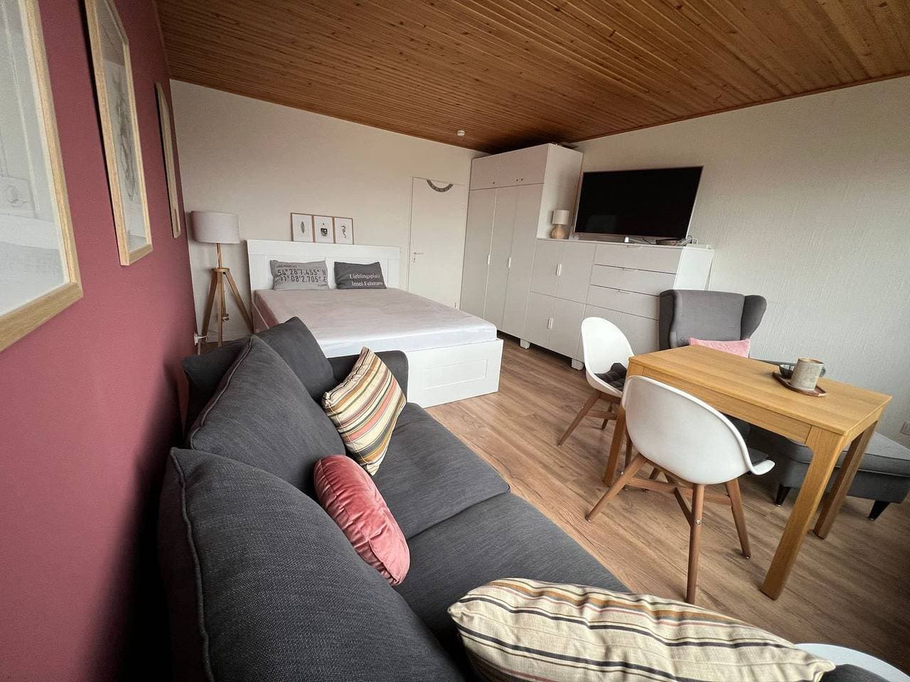Foto 5 von 16: 1-Zimmer-Ferienwohnung "Haven Stuuv" am Südstrand Burgtiefe mit Yachthafenblick