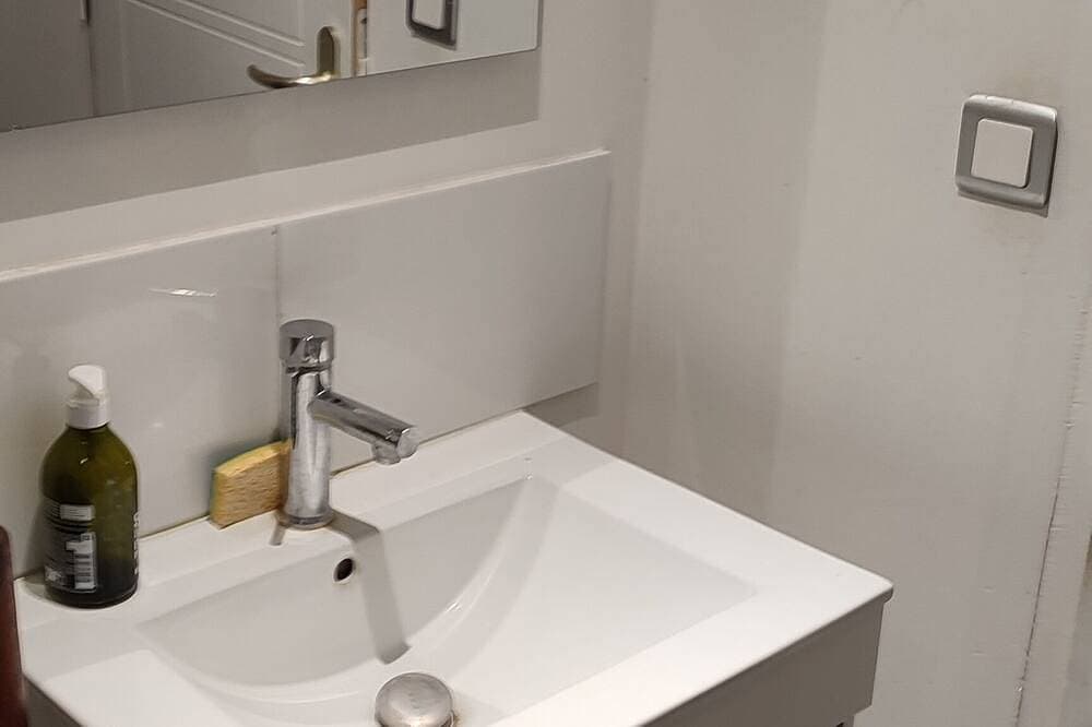 Foto 4 von 6: Homestay and private bathroom. accessible kitchen