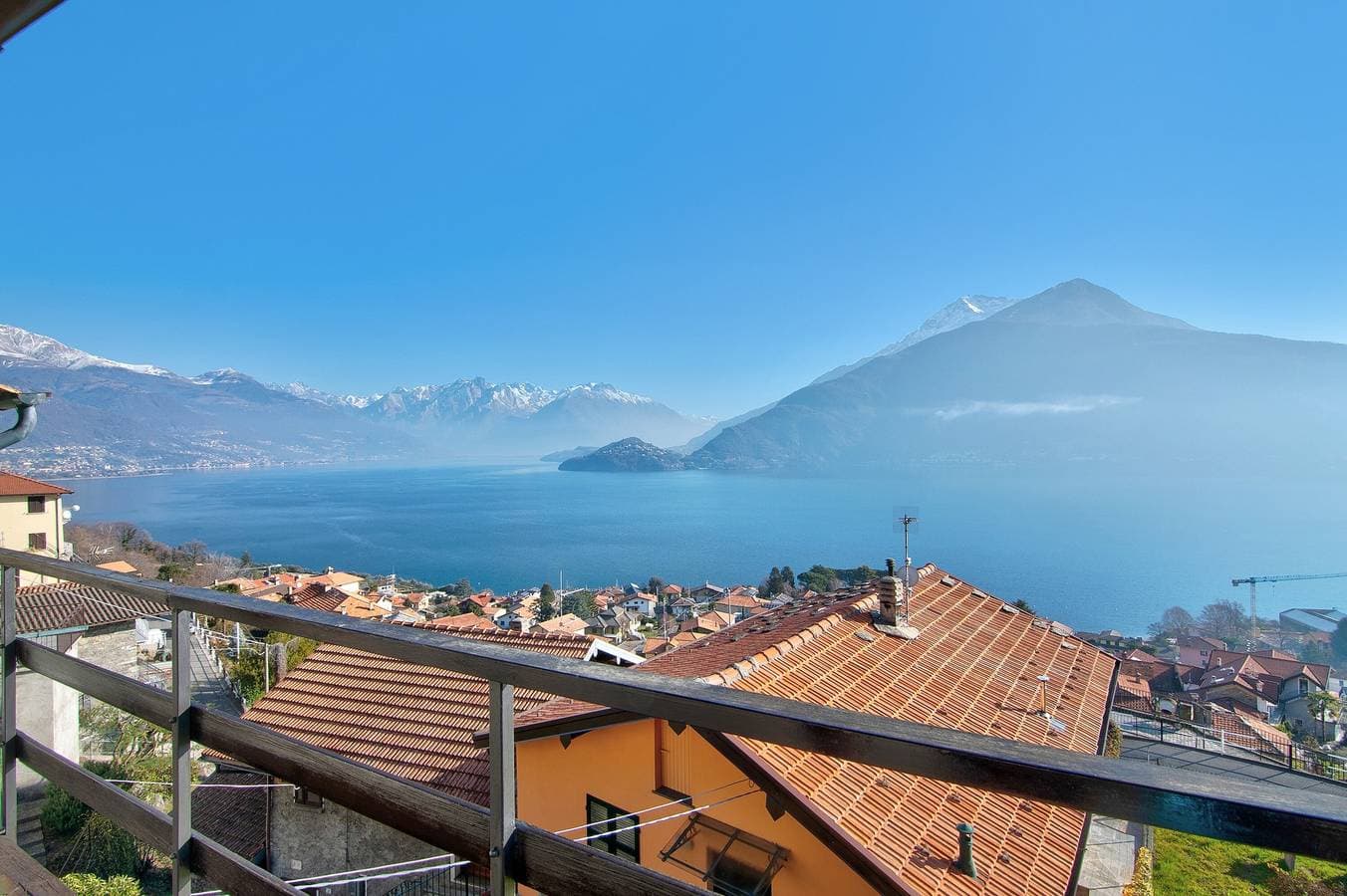 Foto 3 von 24: Ferienwohnung 'Casa sul Lago di Como' mit Seeblick, WLAN und Klimaanlage