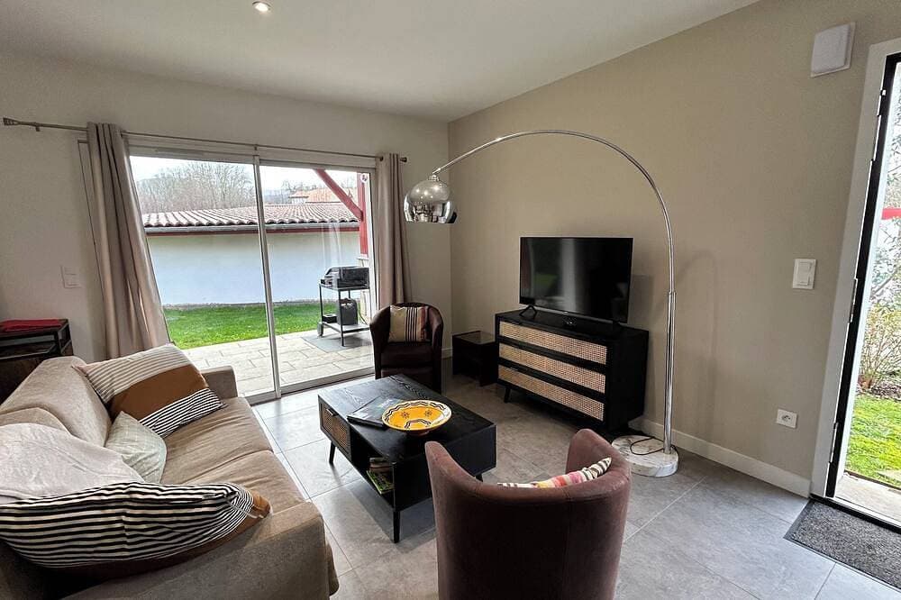 Foto 6 von 26: New-walk to town-climatisé-terrasse-pets-parking-calm