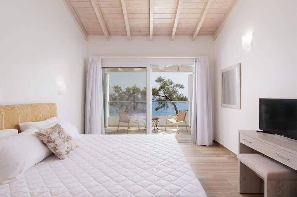 Foto 4 von 20: Nisos Villa Blue -Beachfront & Pool