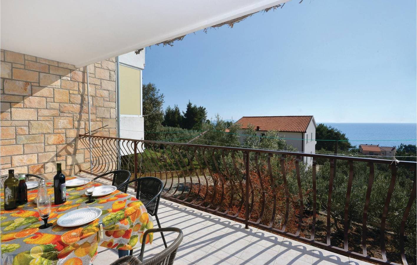 Foto 6 von 23: Gemütliche 300 m zum Strand: Klimatisierte Wohnung mit Terrasse und Parkplatz