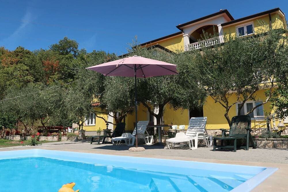 Gemütliche Wohnung für 4 Gäste mit privatem Pool, Klimaanlage,  W-Lan, TV und Terrasse 1