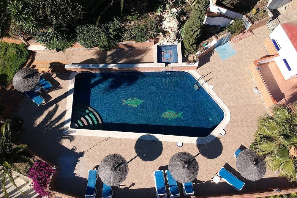 Bungalow  2-4 persons, pool, AC,  WIFI, sea view, sand beaches in Torre del Mar 1