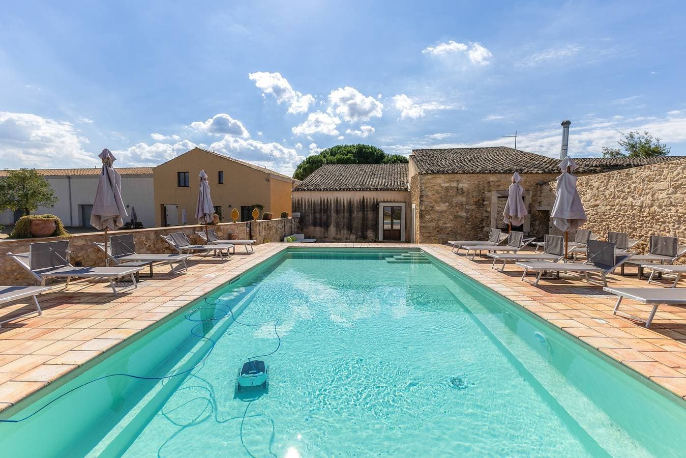 Foto 10 von 28: Zimmer 'Vigna Di Pettineo - N6' mit Gemeinschaftspool, privater Terrasse und Klimaanlage