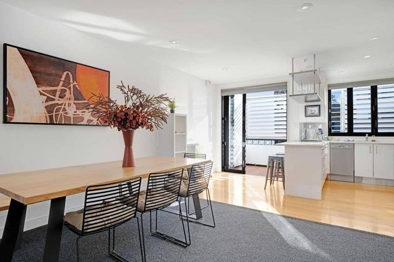Ponsonby 4BR Townhouse w Parking - Walk to Shops 1