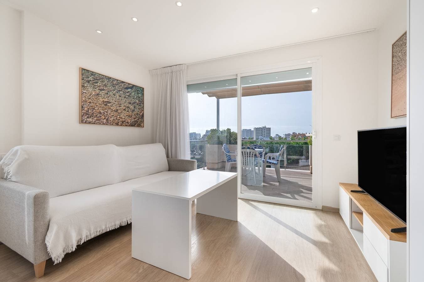 Foto 4 von 25: Apartment 'Las Palmeras 2' mit Gemeinschaftspool, WLAN und Klimaanlage