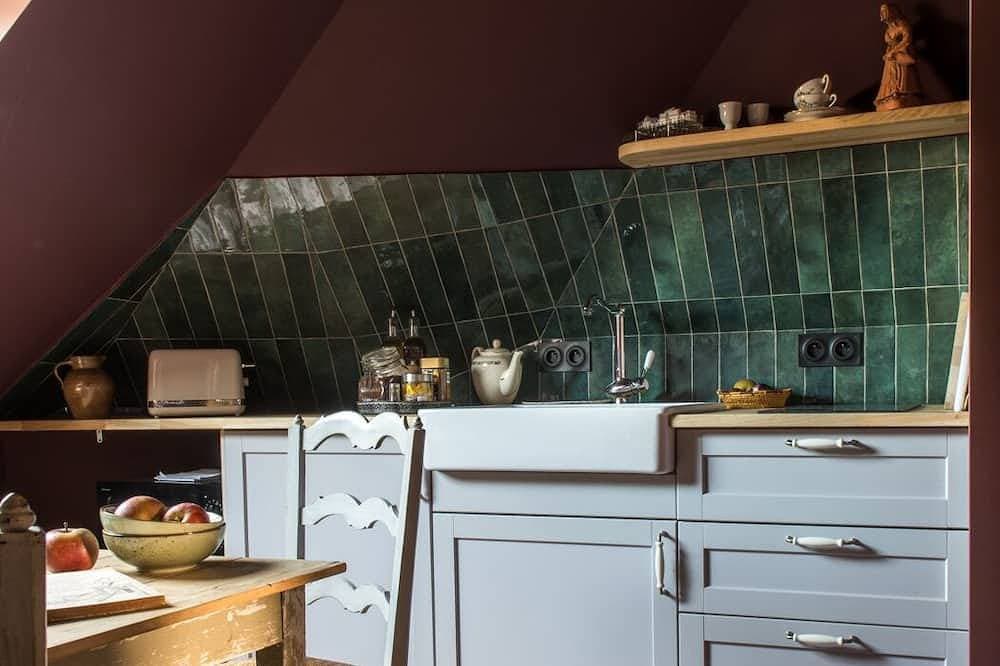 Foto 7 von 8: Séraphine -Apartment-Romantik-Ensuite mit Dusche-Stadtblick