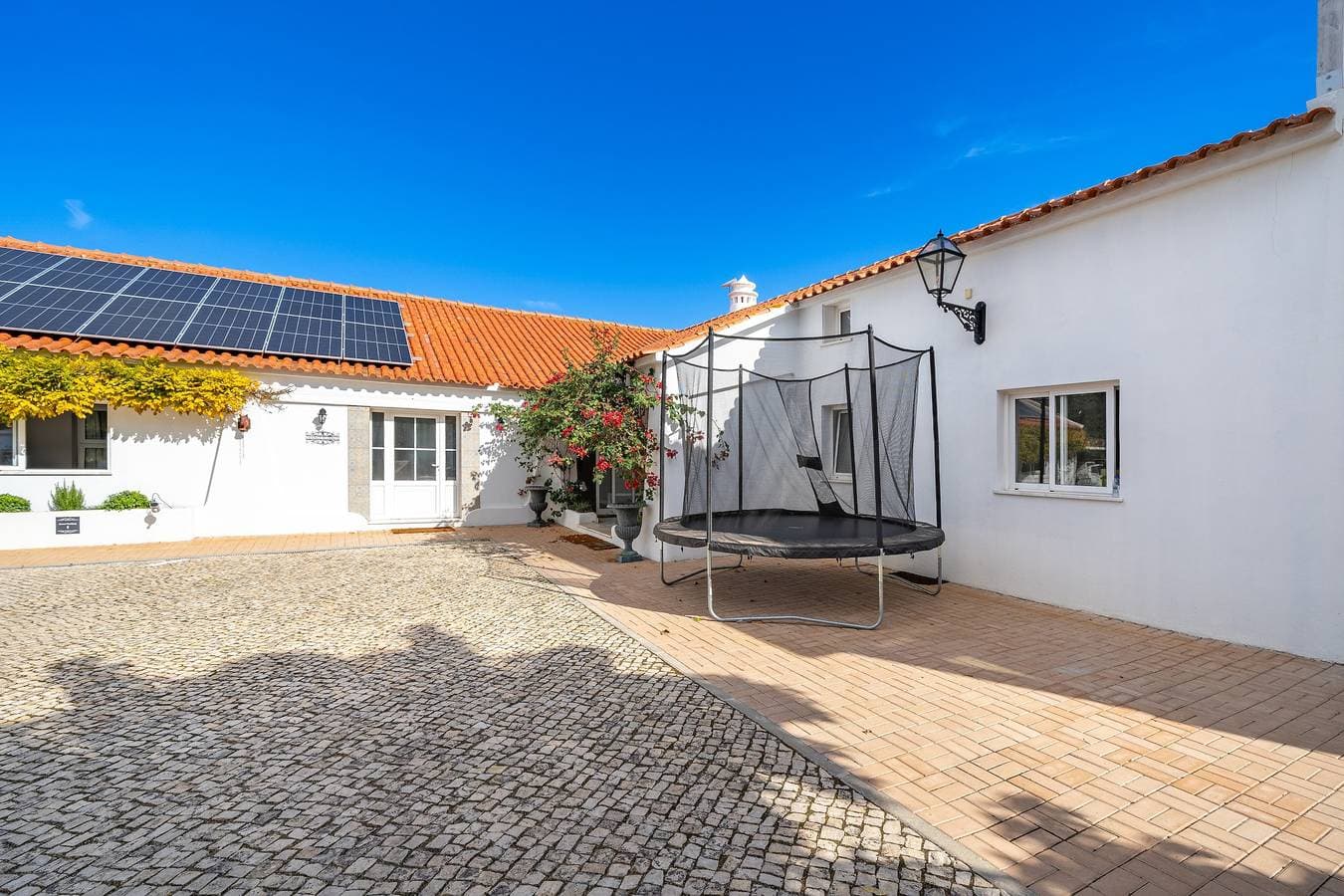 Foto 11 von 32: Zimmer 'Orange Blossom Grove - 3' mit gemeinsamer Terrasse, WLAN und Klimaanlage