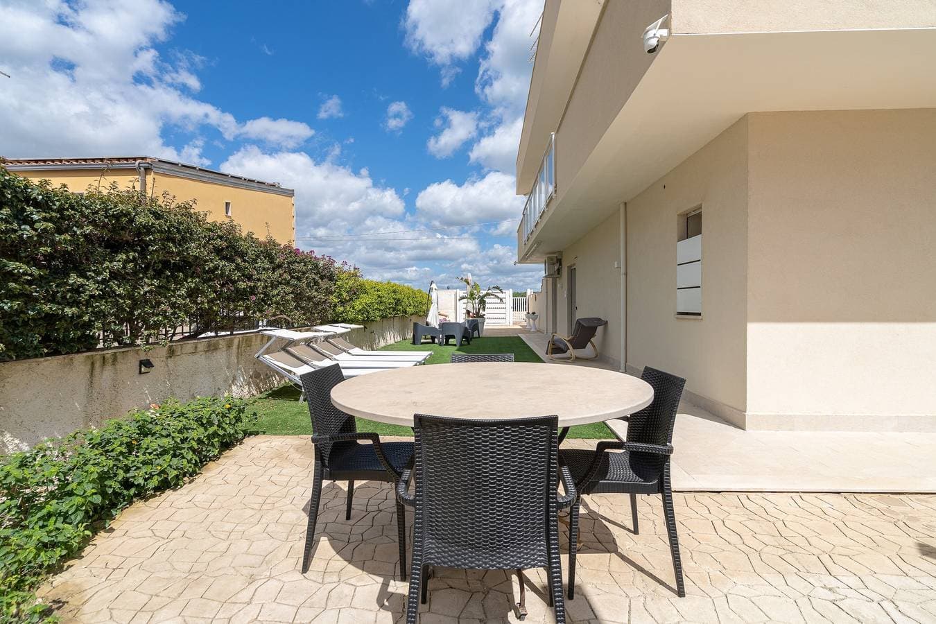 Foto 4 von 27: Apartment 'Marzamemi 1 mit privatem Garten', WLAN und Klimaanlage