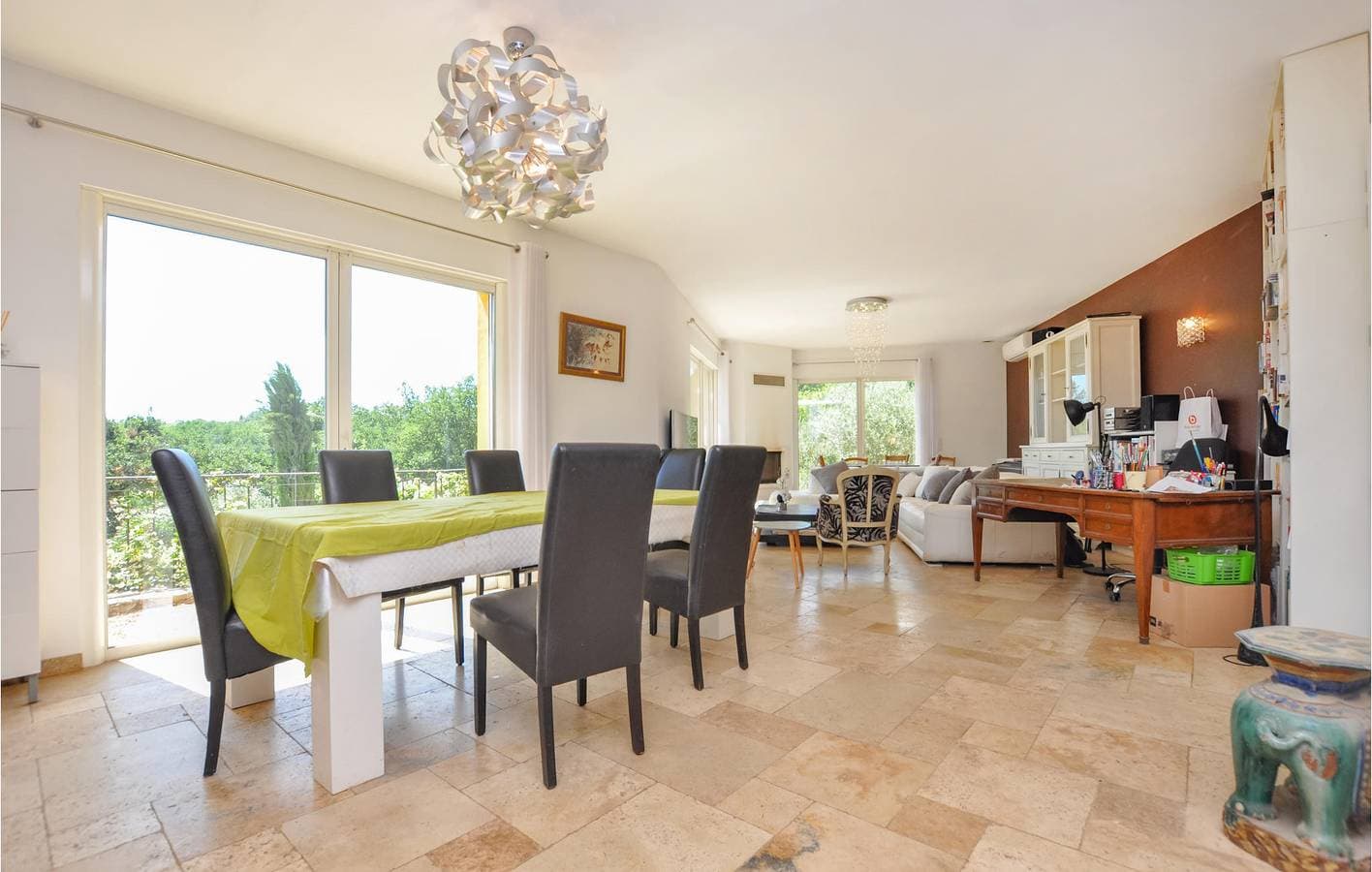 Foto 6 von 23: Poolterrasse mit Wi-Fi, Parkplatz
