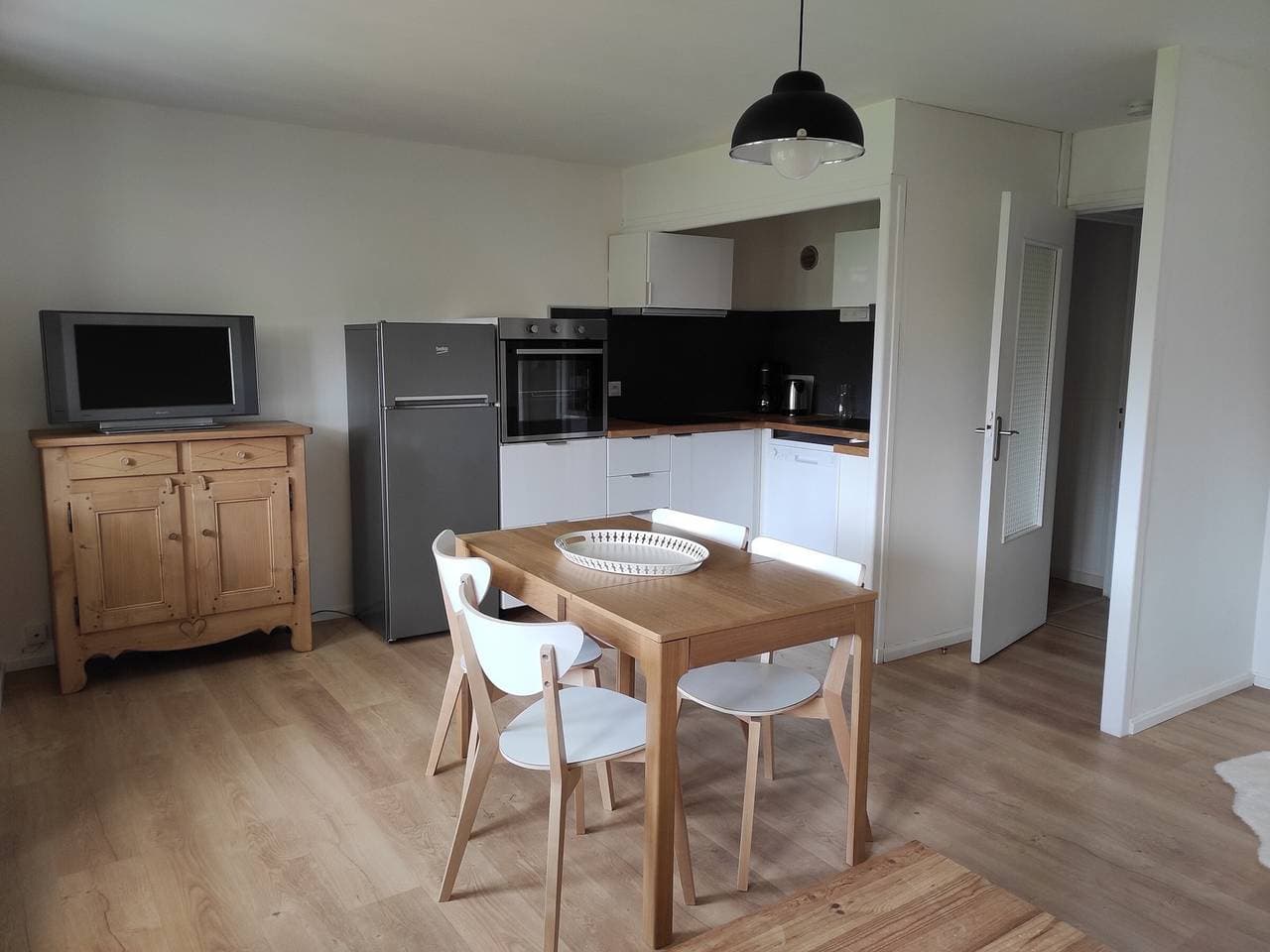 Foto 2 von 12: Charmante renovierte Wohnung 47m², 4 Pers, nahe Pisten, Parkplatz, WiFi