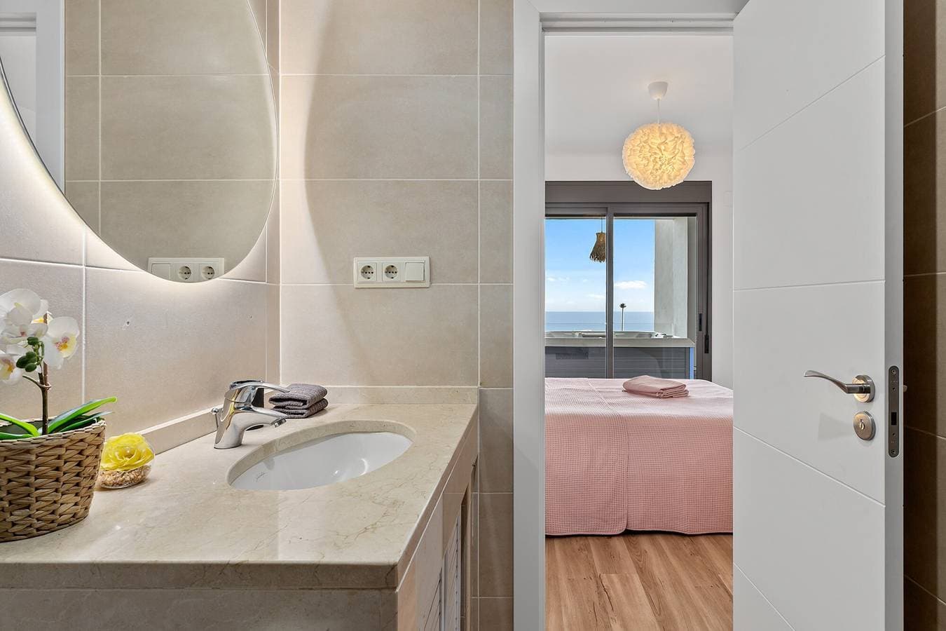 Foto 11 von 21: Privates Jacuzzi-Apartment für romantische Auszeiten in Riviera del Sol, Mijas
