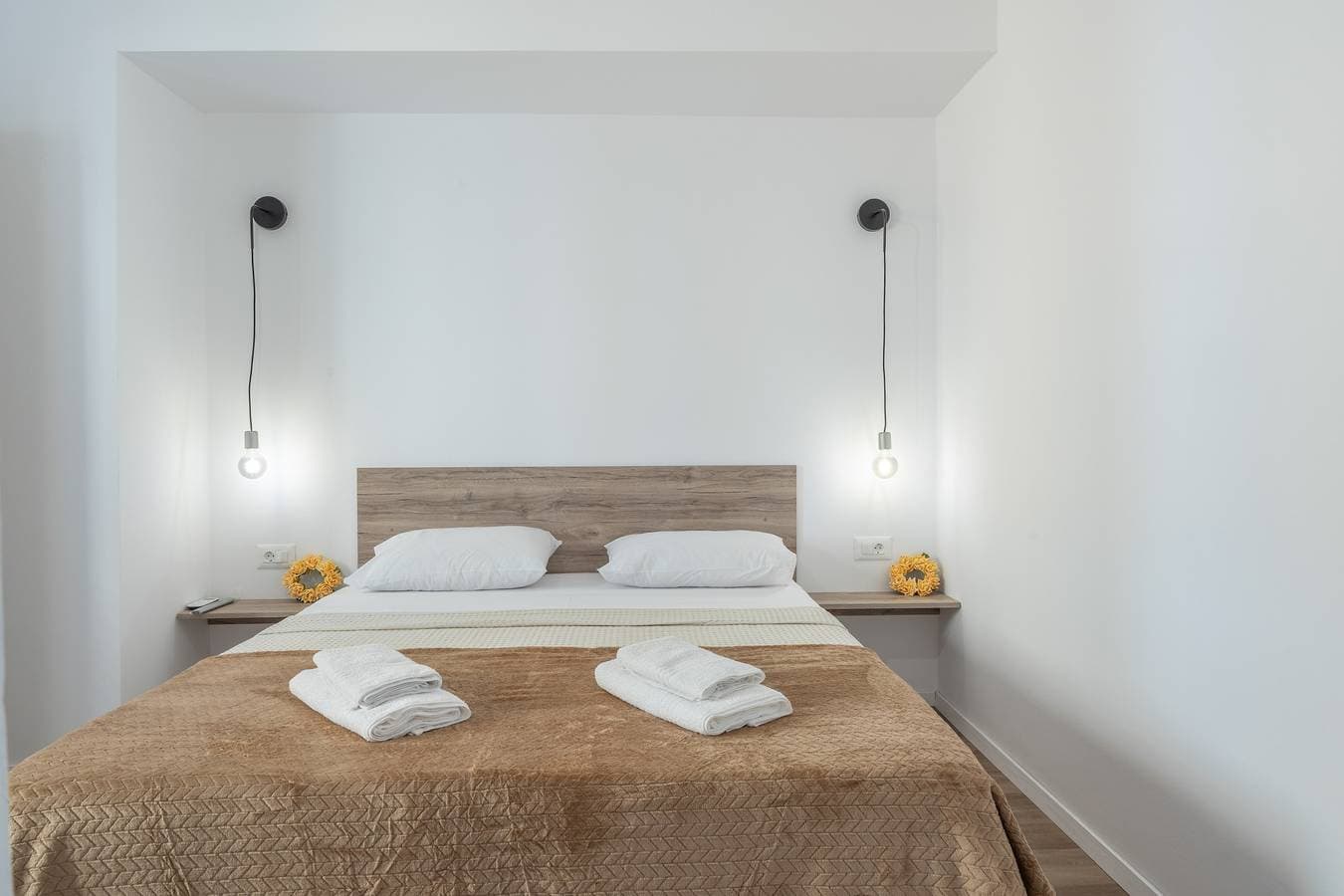 Foto 4 von 25: Zimmer „Small Double 1“ mit gemeinsamer Terrasse, WLAN und Klimaanlage
