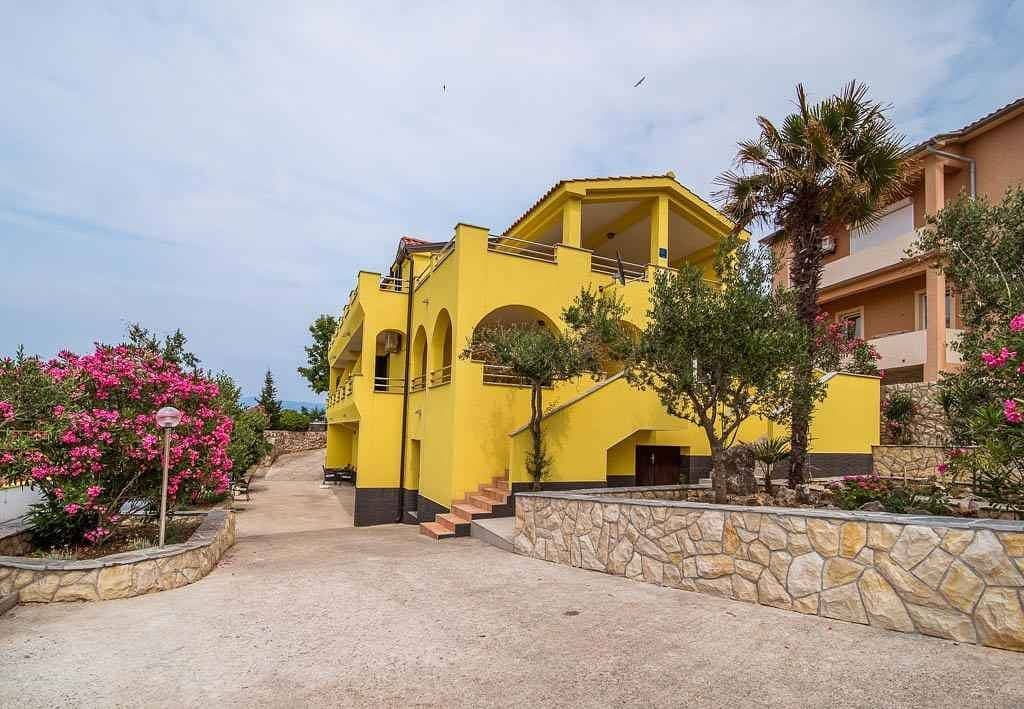 Foto 5 von 27: Ferienwohnung mit Terrasse und Klimaanlage