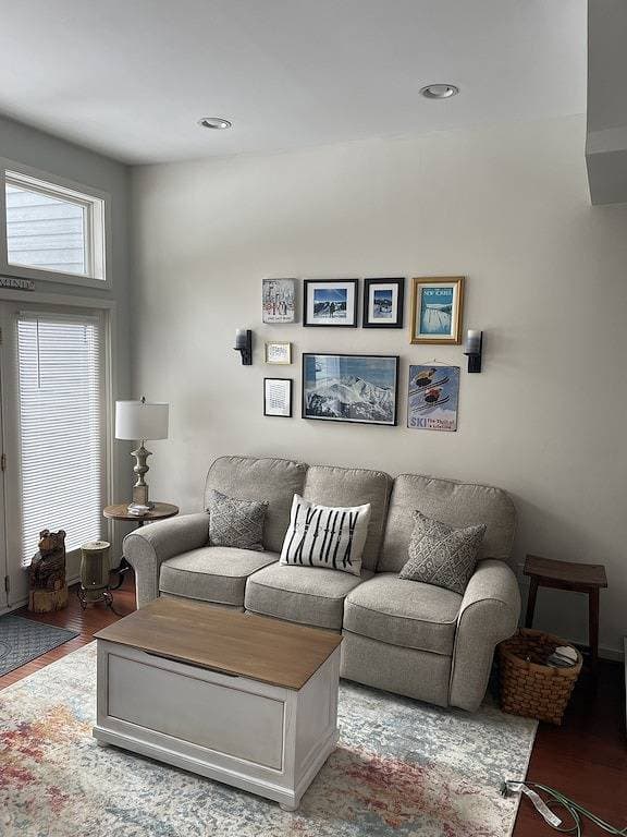 1.5 miles to Mount Snow ski resort and minutes to area golf courses . 1