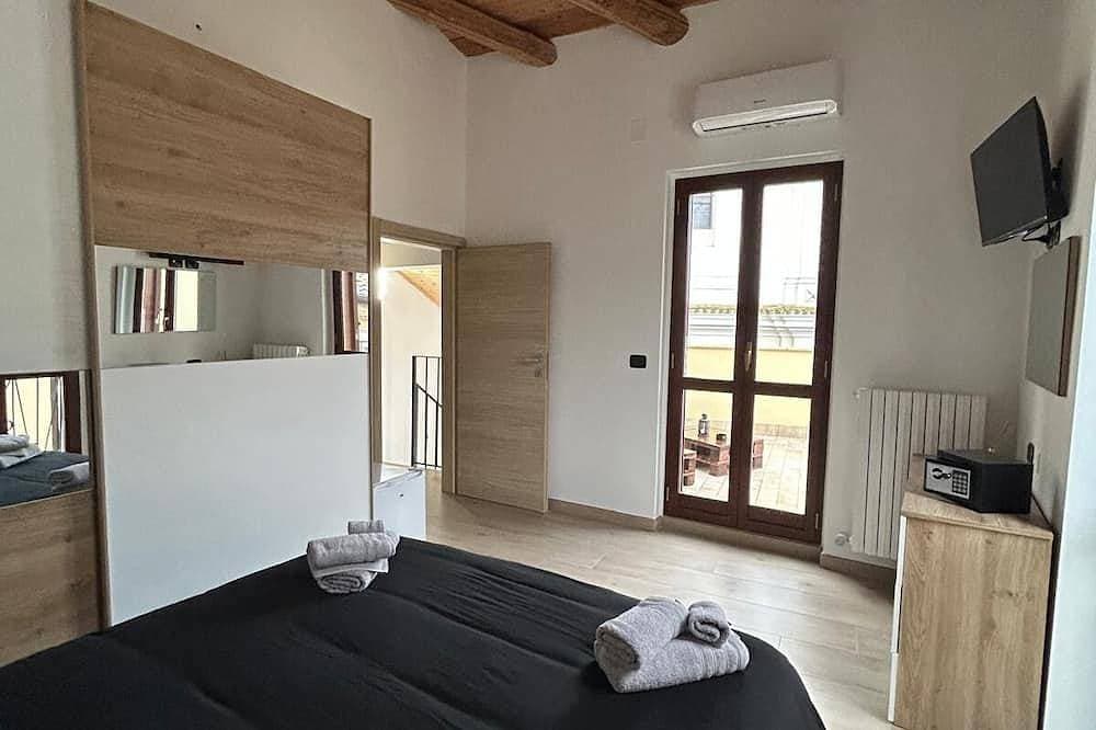Suite room with private en suite bathroom and terrace 1