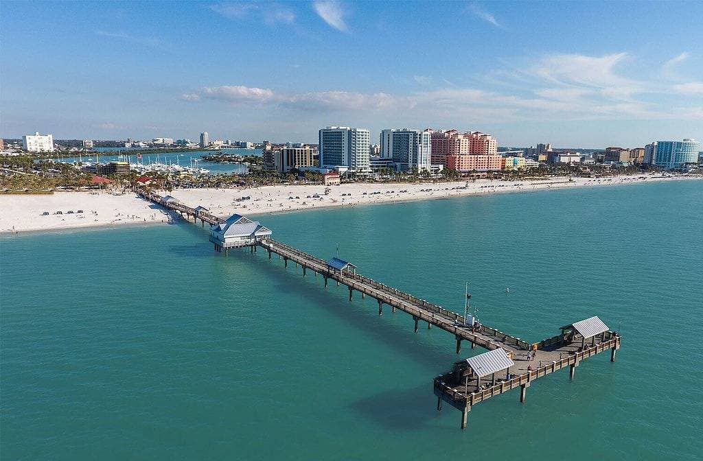 Foto 8 von 32: New Steps to Downtown • 7 Mins to Beach + Parking