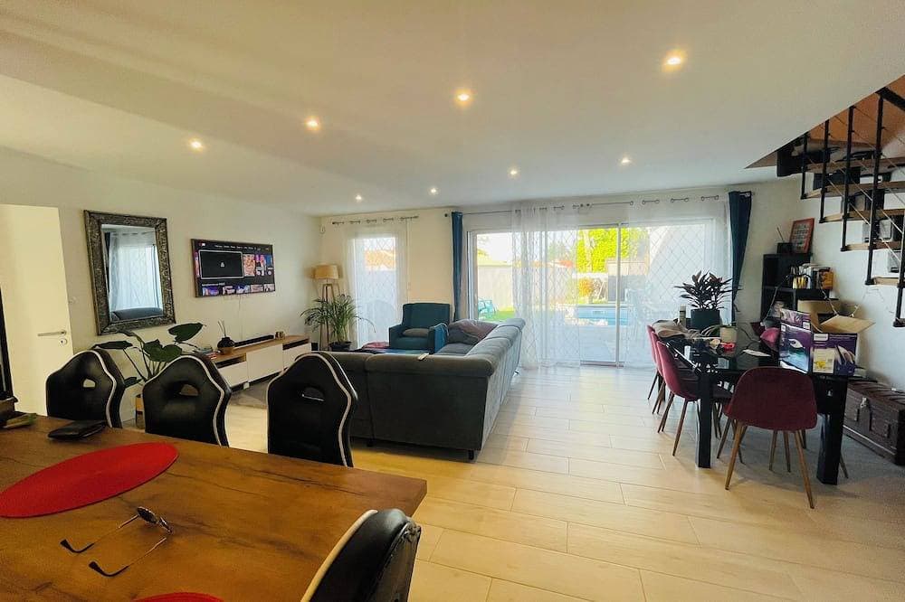 La Rochelle: New house with swimming pool 10 minutes from the old port, a quiet... 1