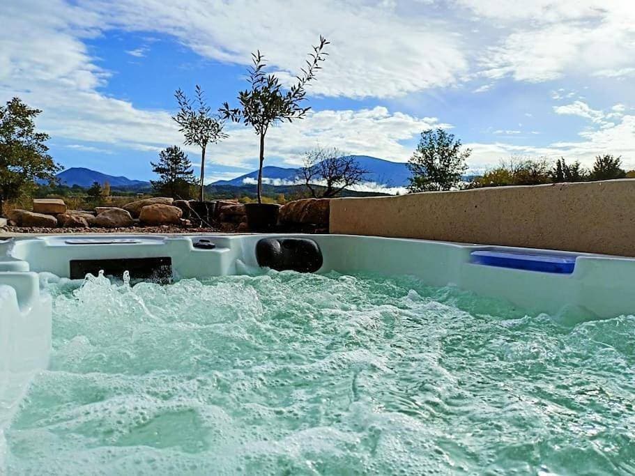 Gîte de charme avec jacuzzi face au Mont Ventoux 1