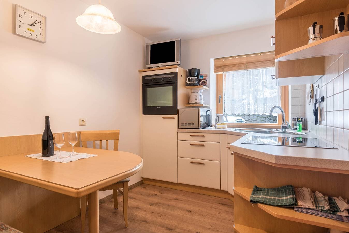Foto 6 von 22: Gemütliche Ferienwohnung "Euringer Villa Erna" mit Blick auf die Berge