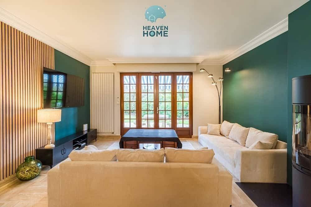 Large comfortable house for 9 people 1
