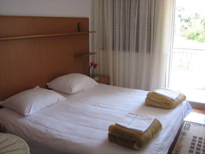 Foto 10 von 13: 2-Zimmer-Ferienwohnung am Strand Maslinica, Solta -b