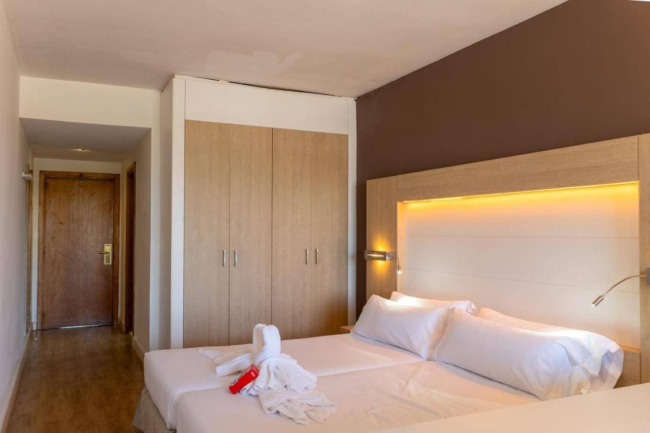 Foto 7 von 12: Double Room with Pool View