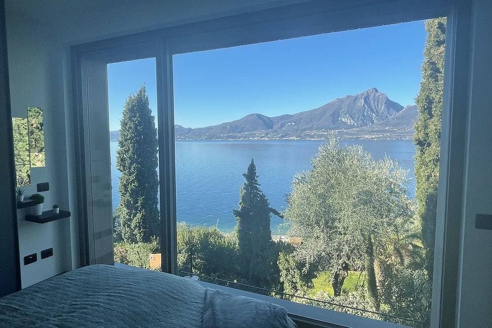 3 Zimmer Apartment am  Gardasee mit traumhaften Seeblick und Pool in Torri 1