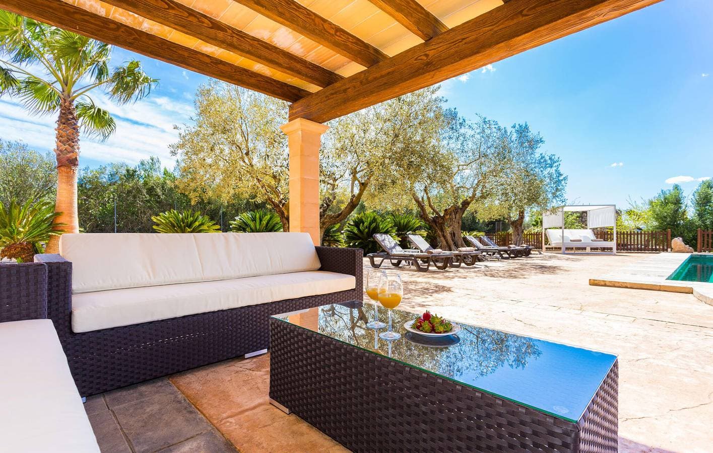 Foto 8 von 40: Sonniger Rückzugsort mit Terrasse, Pool und Küche