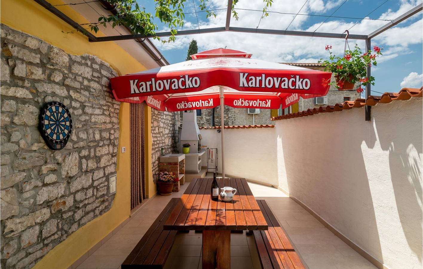 Foto 13 von 27: Charmante 2-Zimmer-Wohnung mit Terrasse und WLAN in der Nähe des Restaurants Vorichi