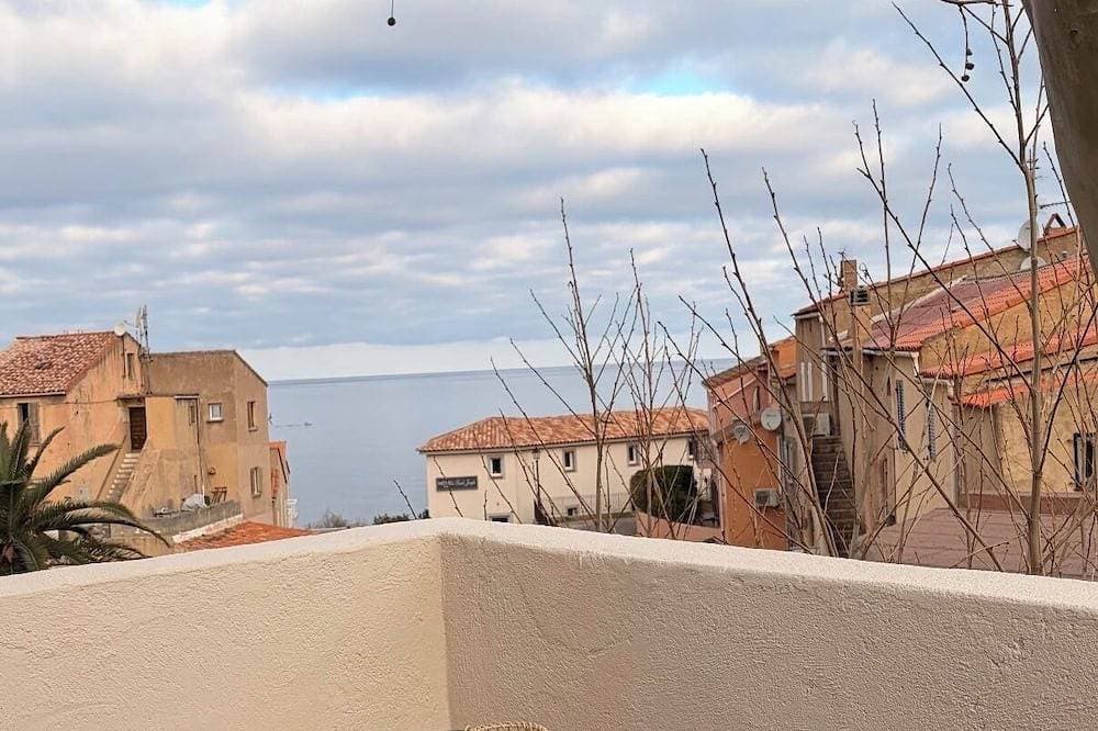 Apartment in the heart of Algajola village with sea view 1