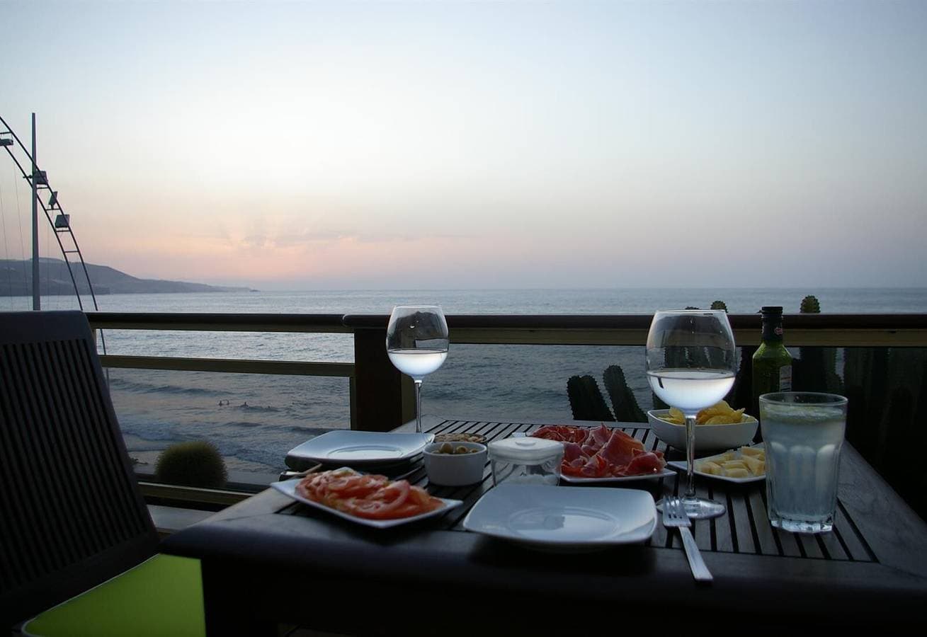 Foto 4 von 45: Apartment „Fabulous Canteras First Beachfront“ mit Meerblick, WLAN und Terrasse
