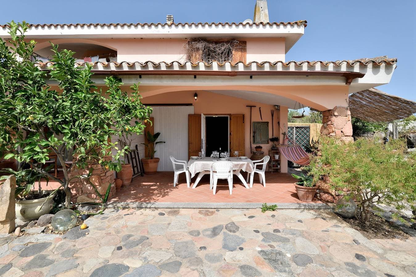 Foto 3 von 22: Appartamento Family in Villa Belvedere nahe dem Strand mit Bergblick, Terrasse und Garten