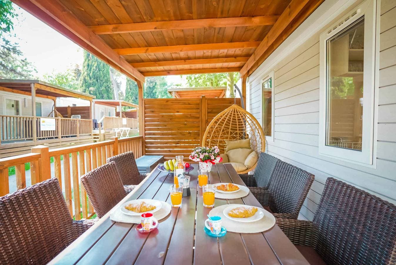 Foto 11 von 49: Mobilehome mit Klimaanlage, Terrasse und Pool