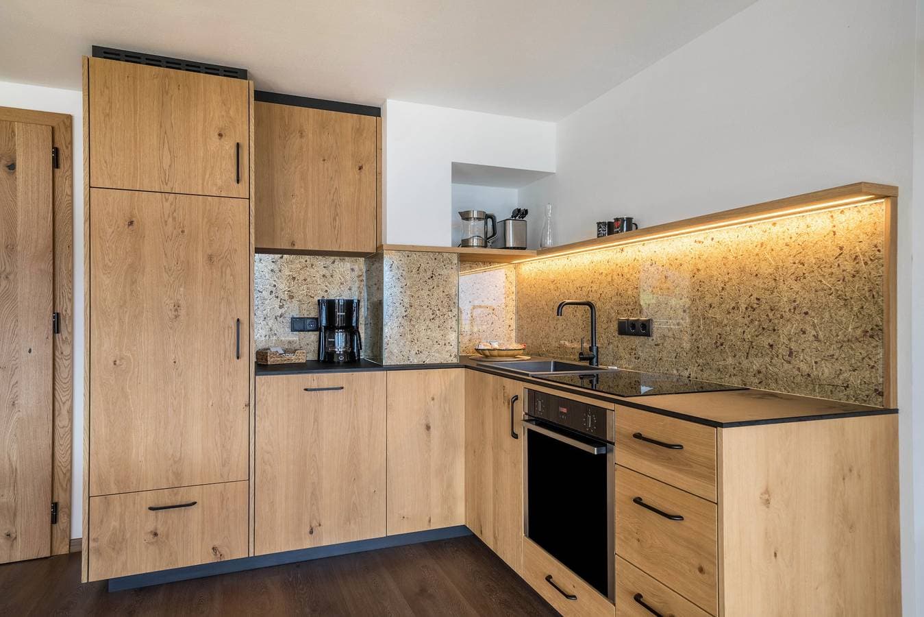 Foto 6 von 19: "Sunnseitn Lodge Apt Moutainsuite" mit beheiztem Whirlpool, Infrarot-Sauna, Panoramaterrasse