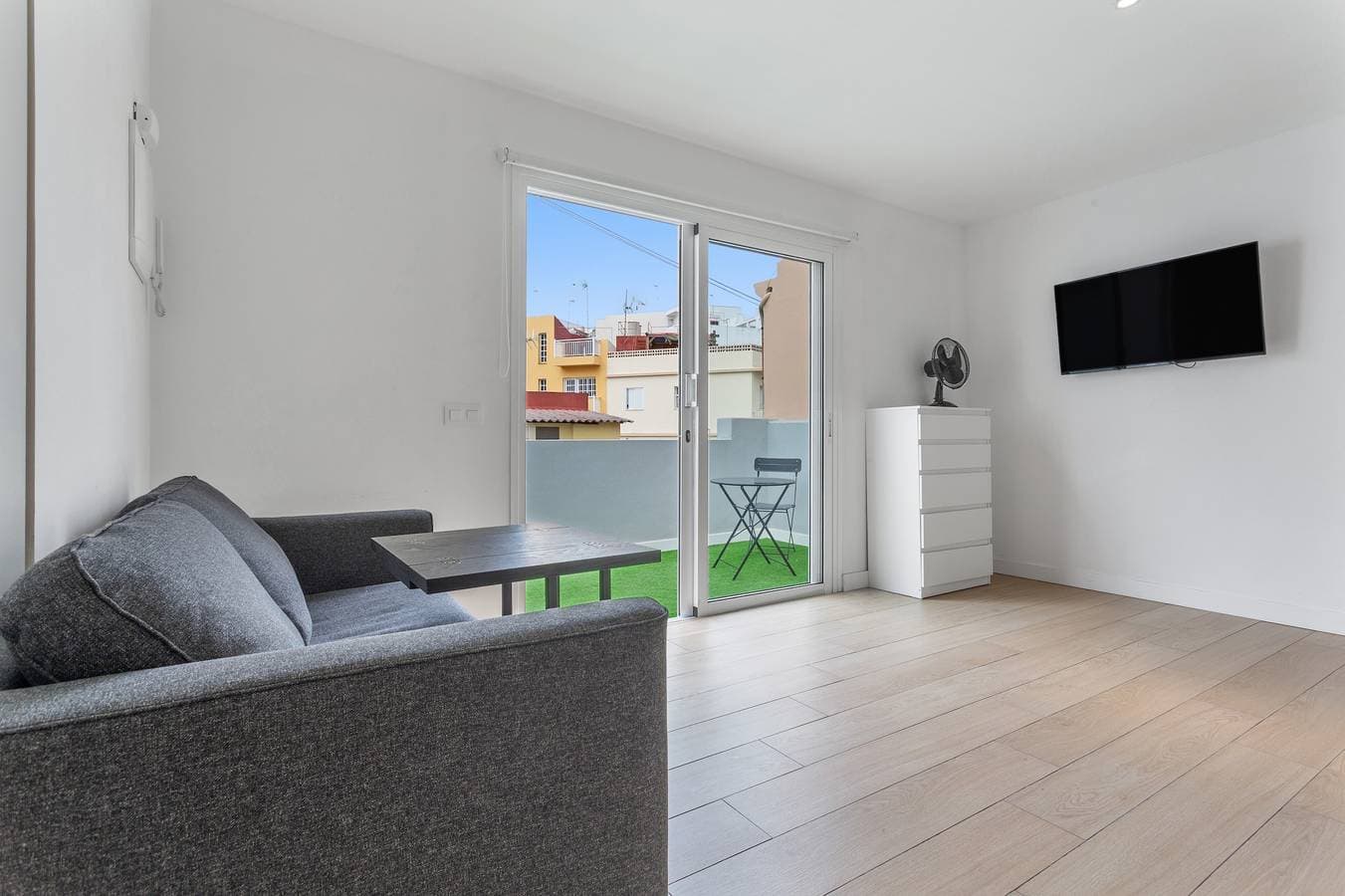 Foto 3 von 23: Ferienstudio 'Hermoso Atico Vistabella' mit privater Terrasse und WLAN