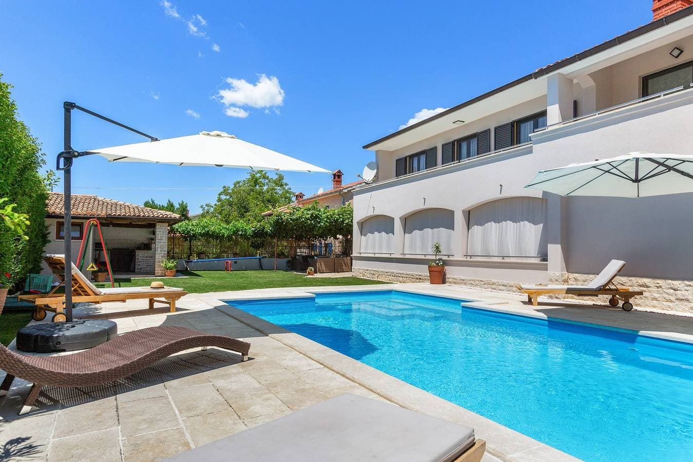 Wunderschönes Haus für einen entspannenden Urlaub mit Privatpool und Kinderspielplatz 1