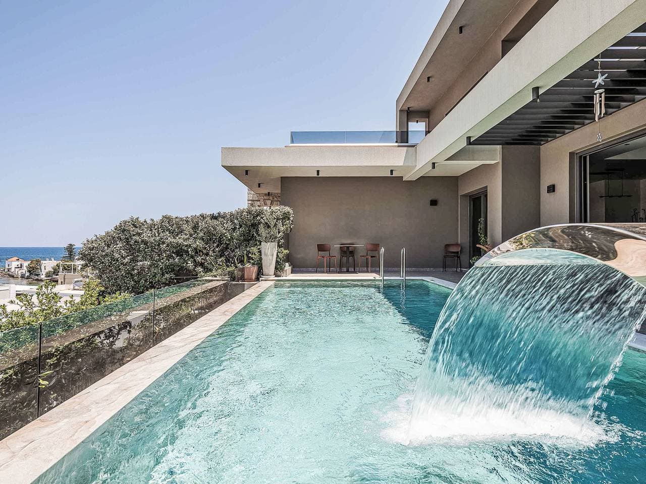 Foto 6 von 77: Lusol Seafront Villa II- Heated Pool,100 m See