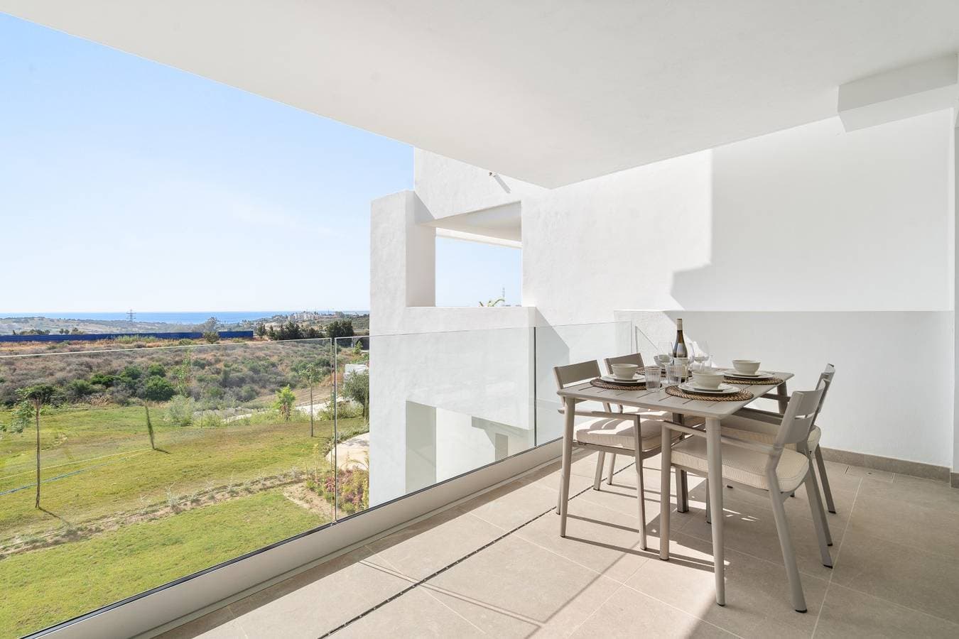 Foto 4 von 50: Stylish 2 bed Apartment - Alcazaba Lagoon (1911)