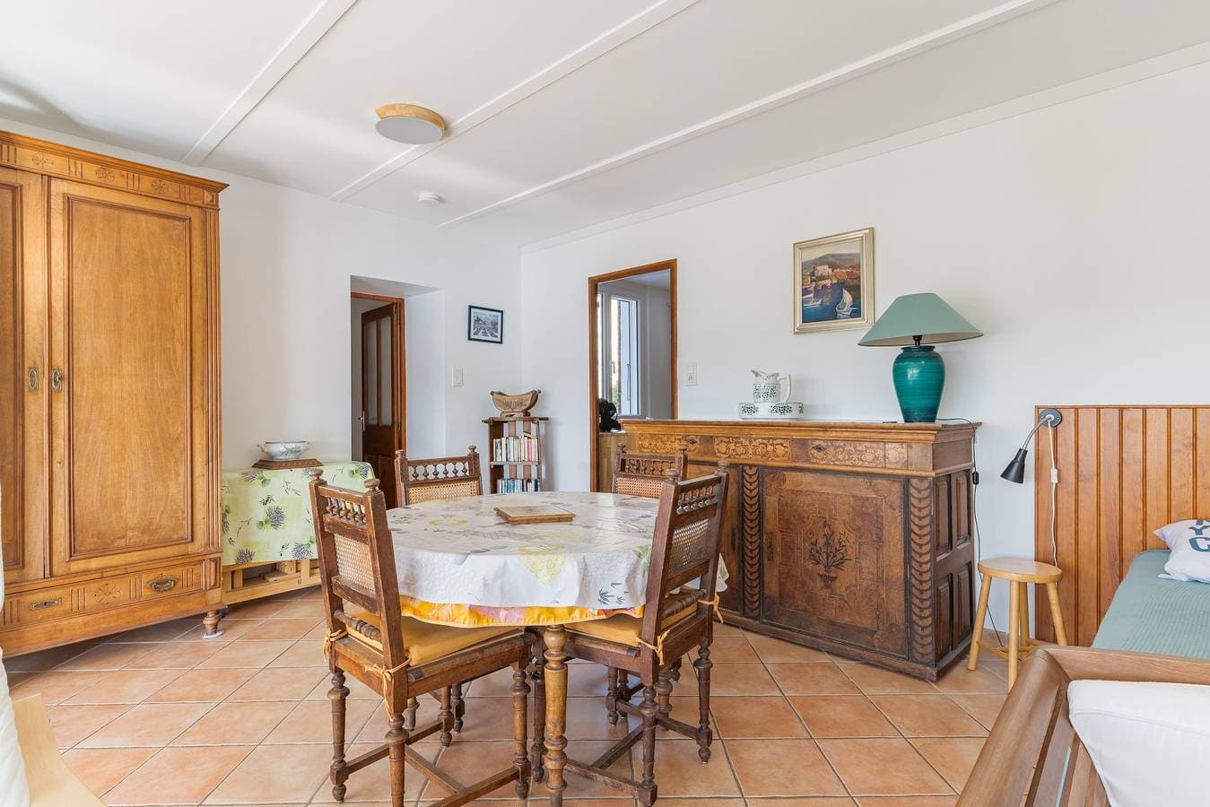 Foto 5 von 20: Appartement „T2 L’Amourié 1. Etage“ mit überdachter Terrasse und Seeblick