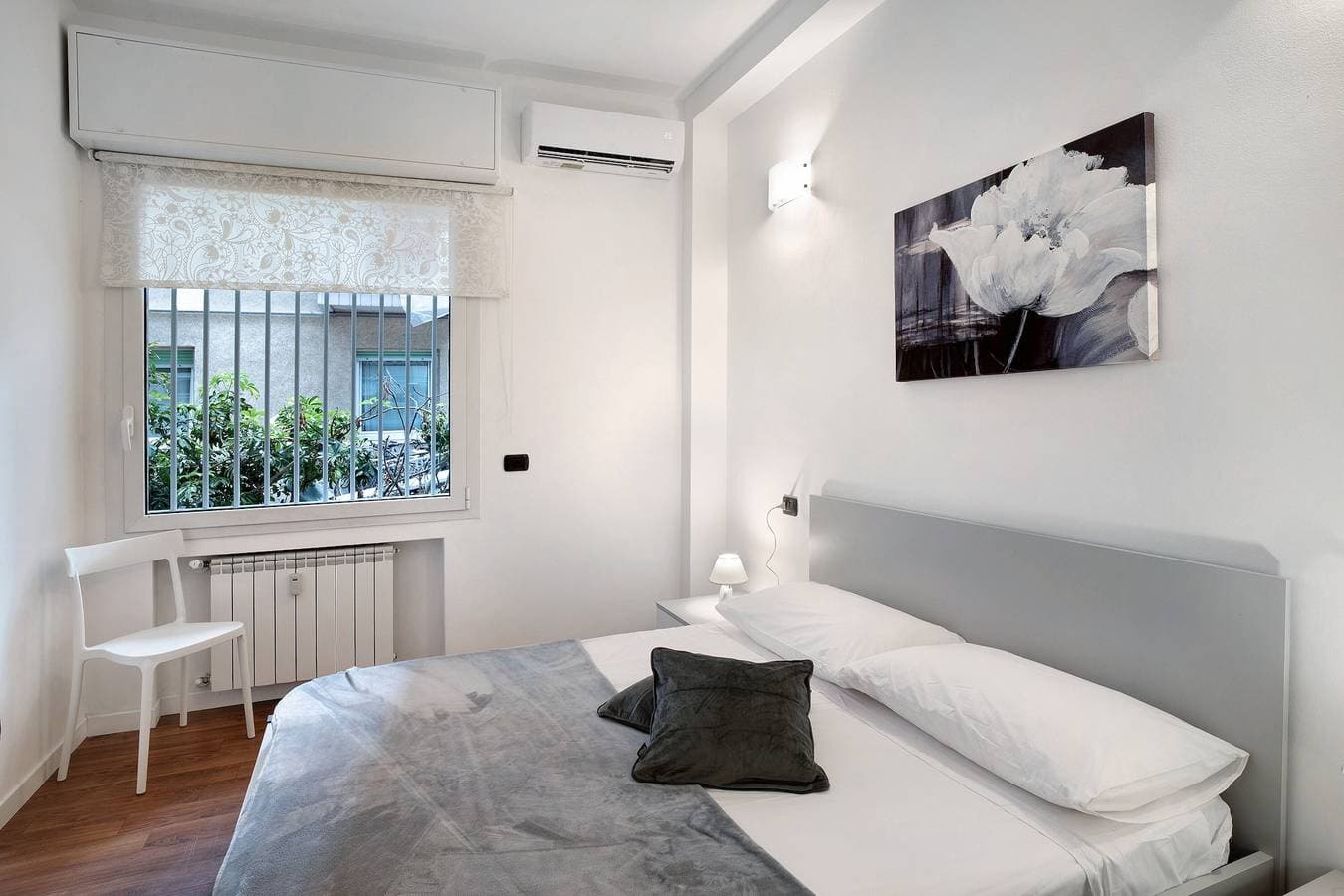Foto 12 von 40: Ferienwohnung 'La Perla Grigia' mit gemeinsamer Terrasse, WLAN und Klimaanlage