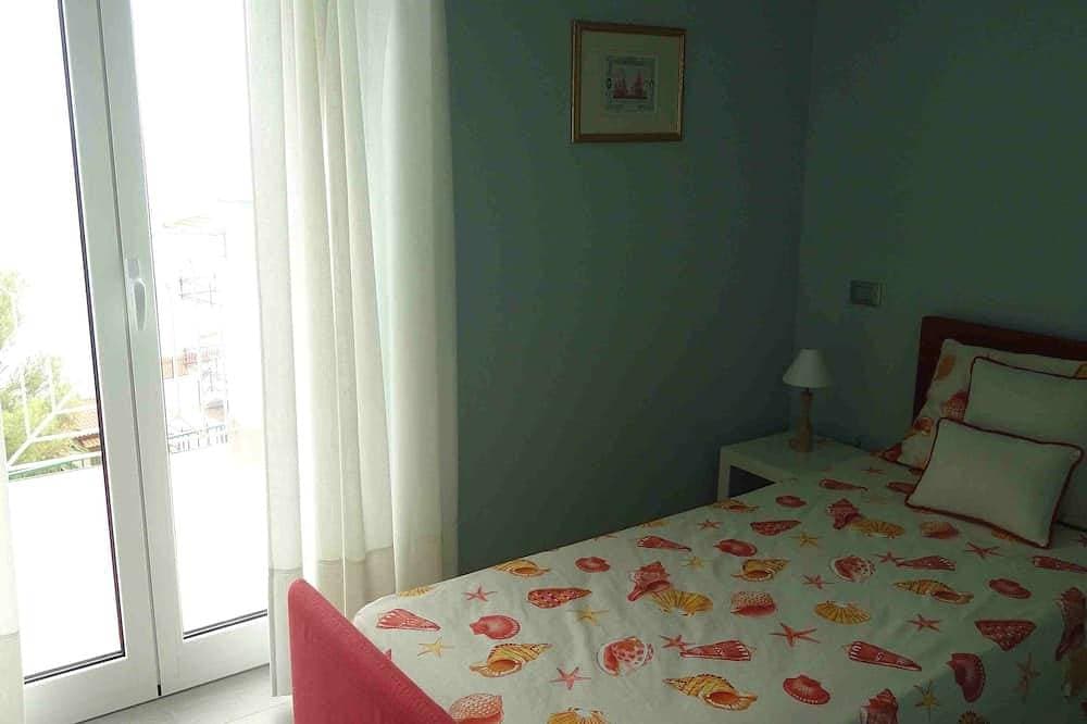 Foto 4 von 30: Helle und elegante Villa mit privatem Pool und Gartenterrasse mit Meerblick