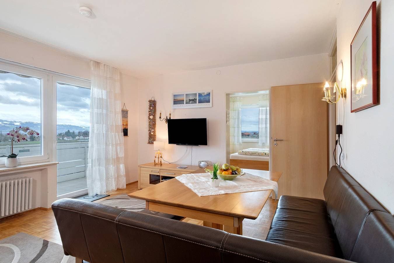 Foto 5 von 33: Ferienwohnung 2 Marschall mit Gemeinschaftsgarten, Balkon und WLAN
