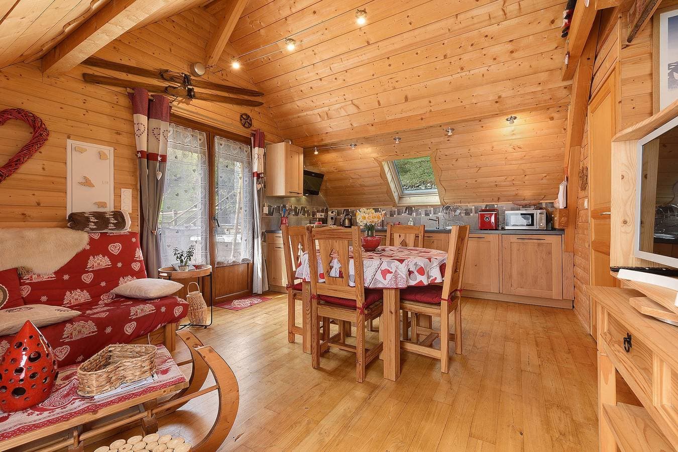 Foto 2 von 23: Gemütliches Chalet mit traumhaftem Bergblick – ideal für Familien oder Freunde