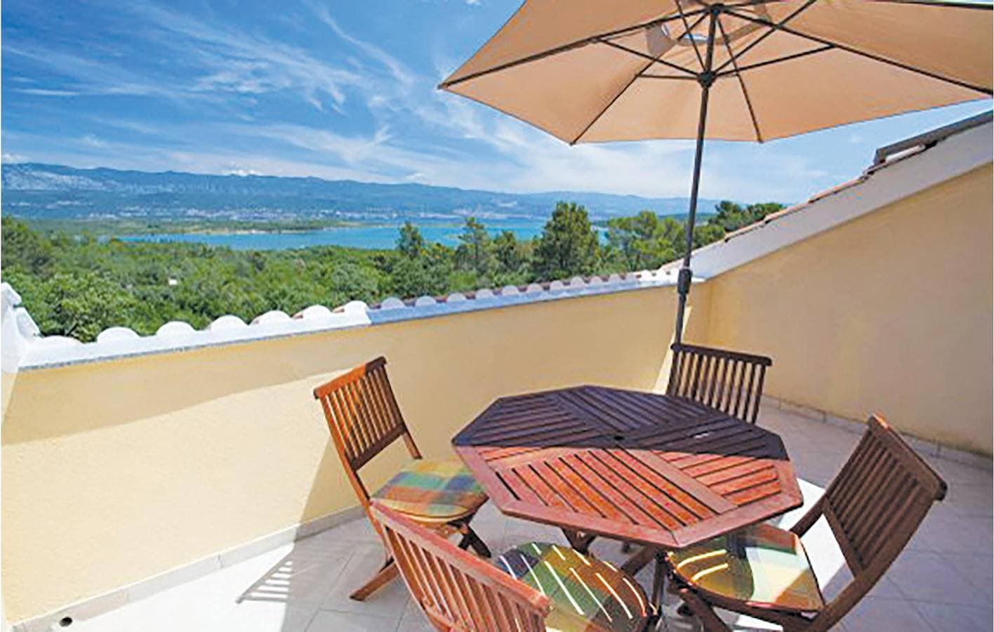 Foto 3 von 35: Charmante Wohnung mit Terrasse, 300 m zur Küste und mit guter Anbindung an das Stadtzentrum