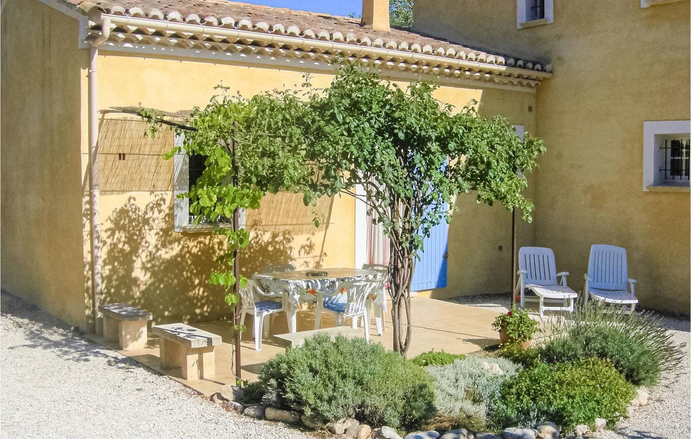 Foto 3 von 16: Roussillon Gartenwohnung - Pool & Parkplatz