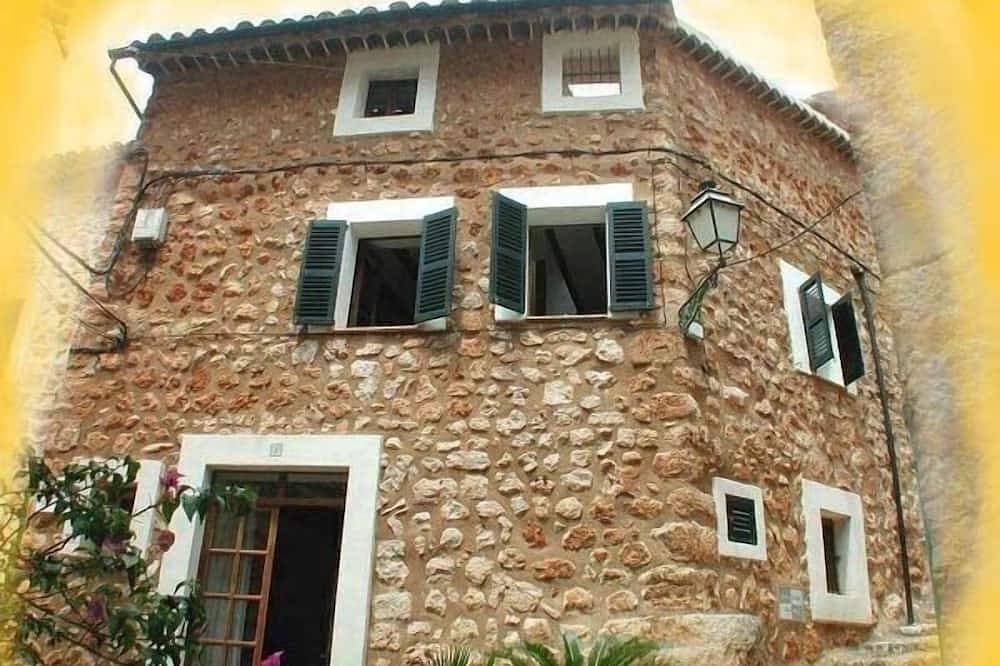 Liebevoll restauriertes Haus im Dorfzentrum von Fornalutx 1